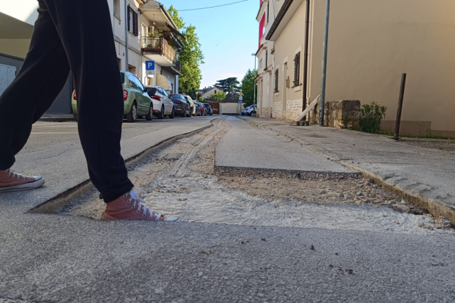 Stanari ogorčeni zbog radova u Puli: „Ne možemo normalno do posla ni do parkinga“