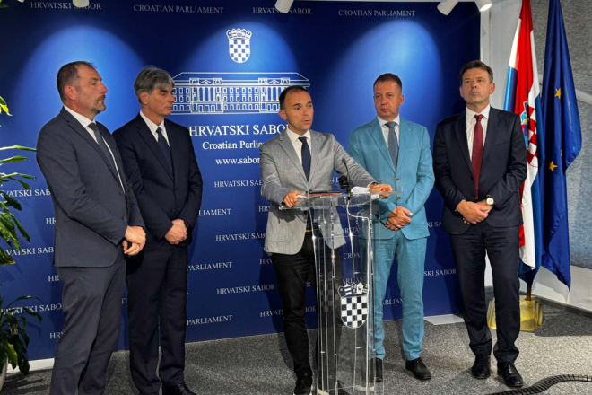 IDS, PGS i Unija Kvarnera traže hitne mjere zaštite mora: “Ne smijemo čekati novu ekološku katastrofu”