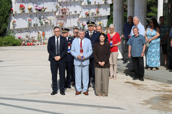 FOTO: U Puli položeni vijenci povodom Dana državnosti
