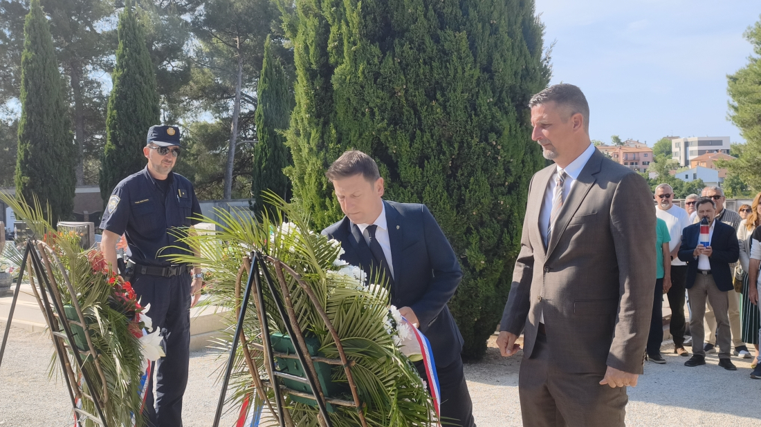 Rovinj obilježio Dan državnosti polaganjem vijenaca i odavanjem počasti braniteljima