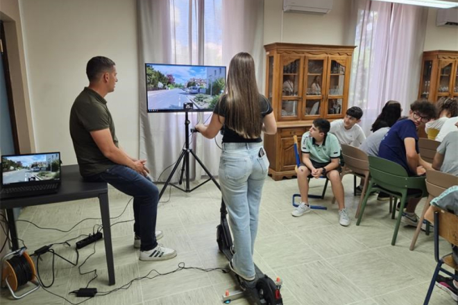 Policija i HAK educirali istarske srednjoškolce o sigurnoj vožnji električnih romobila