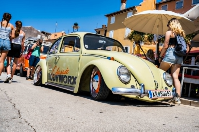 FOTO: Stotine pogleda za legendarne VW klasike, rovinjska riva oduševila ljubitelje oldtimera