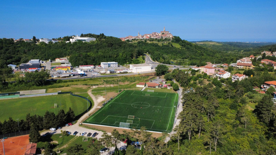 Buje dobile novo nogometno igralište: Otvorena moderna sportska infrastruktura za buduće generacije