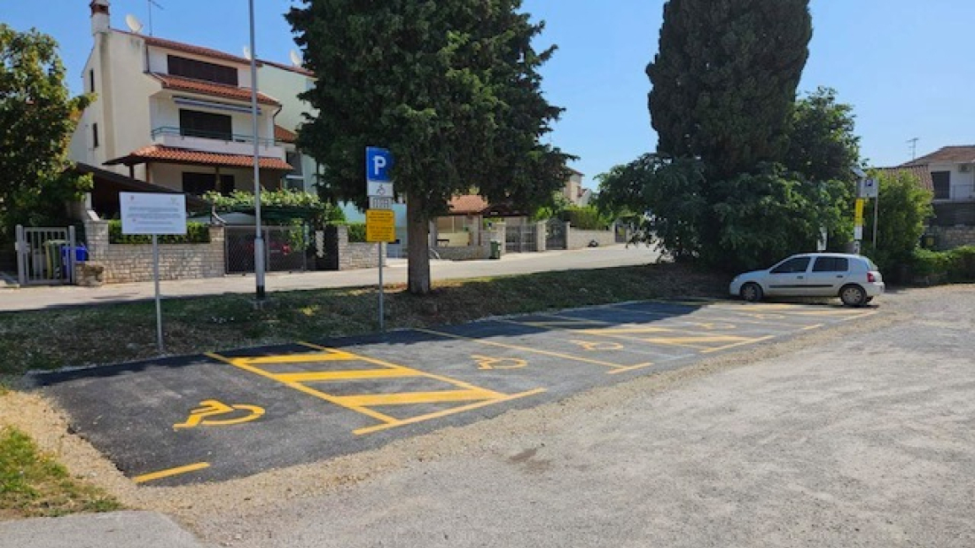 Rovinj: Na Cademiji uređena nova parkirališna mjesta za osobe s invaliditetom
