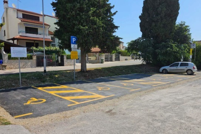 Rovinj: Na Cademiji uređena nova parkirališna mjesta za osobe s invaliditetom