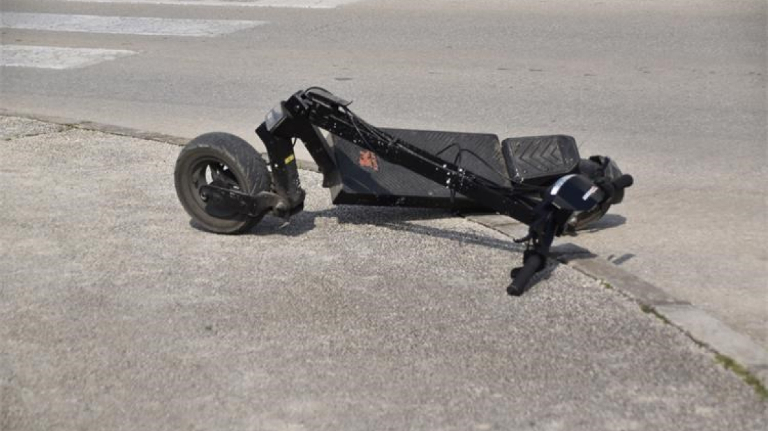 Teško ozlijeđen nakon pada s nedozvoljenog električnog romobila