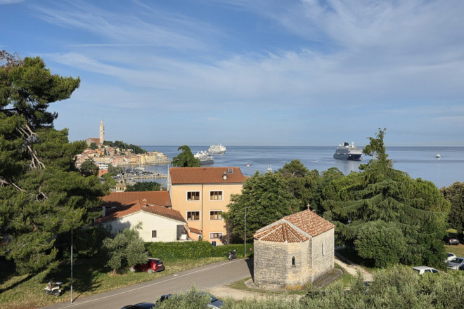 FOTO: Tri luksuzna kruzera uplovila u Rovinj!