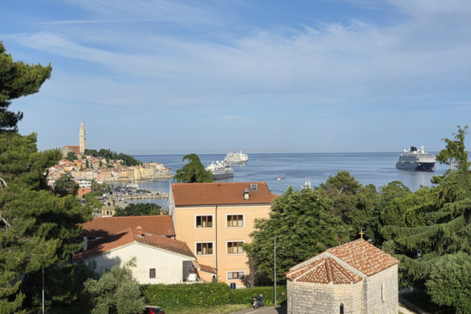 FOTO: Tri luksuzna kruzera uplovila u Rovinj!