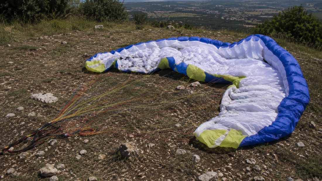 Drama na uzletištu kod Kaštelira: Australac izgubio nadzor nad paraglajderom i teško stradao