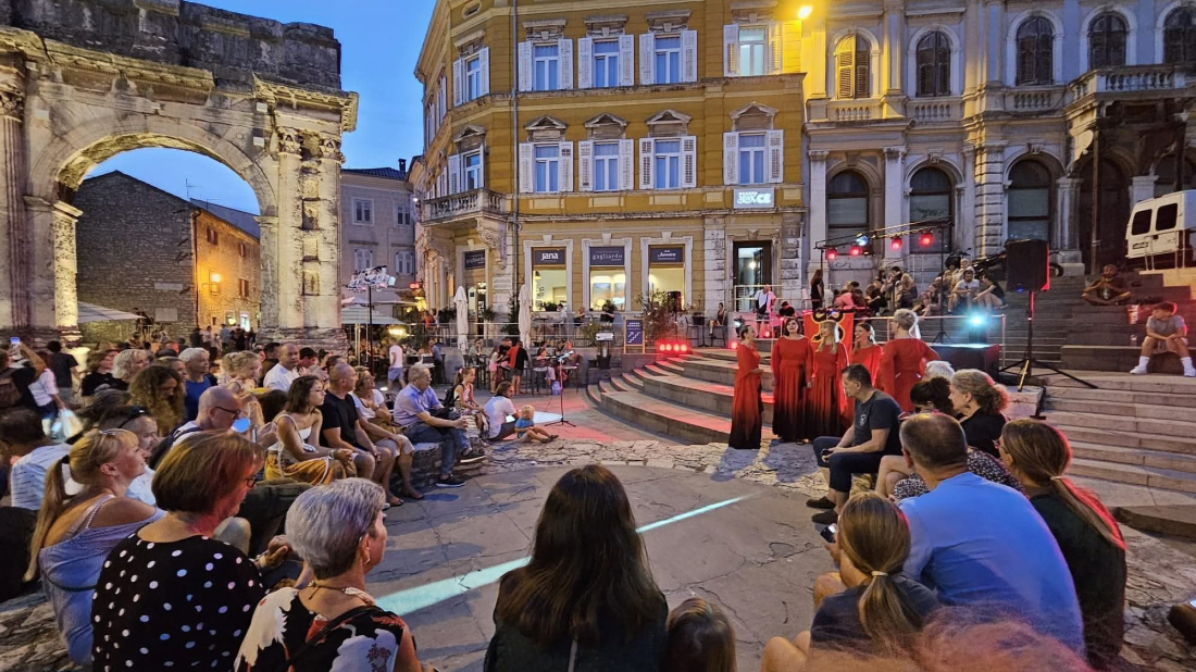 Večeras u Puli klapska pjesma ponovno odzvanja pod Zlatnim vratima