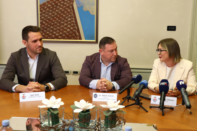 Prvi službeni posjet nakon preuzimanja dužnosti: Corva u Vodnjanu otvorio ključno pitanje talijanske škole