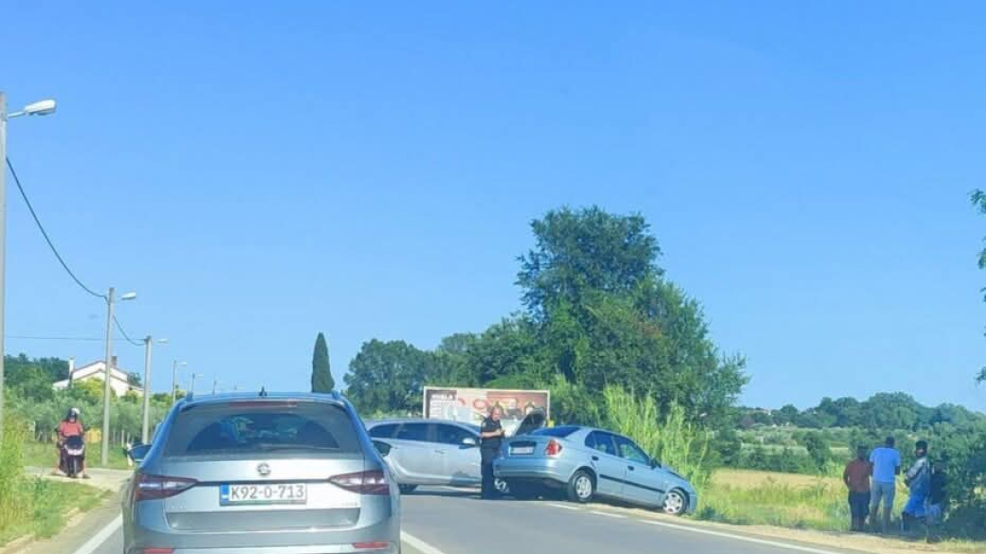 U trostrukom sudaru kod Varvari ozlijeđeno više osoba