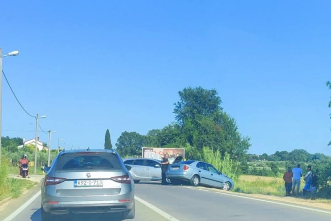 U trostrukom sudaru kod Varvari ozlijeđeno više osoba