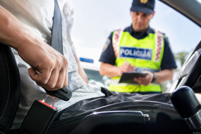 Vozači, oprez! Policija sutra pojačano nadzire pojaseve i korištenje mobitela u Poreču