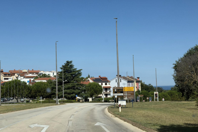 Mladi Slovenci krenuli u noćni pohod po Vrsaru: U nekoliko sati ukrali čak šest mopeda