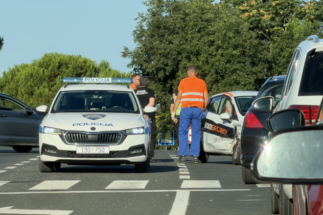 Foto: Zbog prometne nesreće u Rovinjskom Selu promez se odvija usporeno