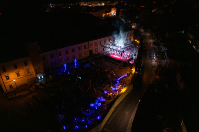 Počinje veliki ljetni festival u Rovinju! Večeras Balaševićevi hitovi, potom Grašo i Doris