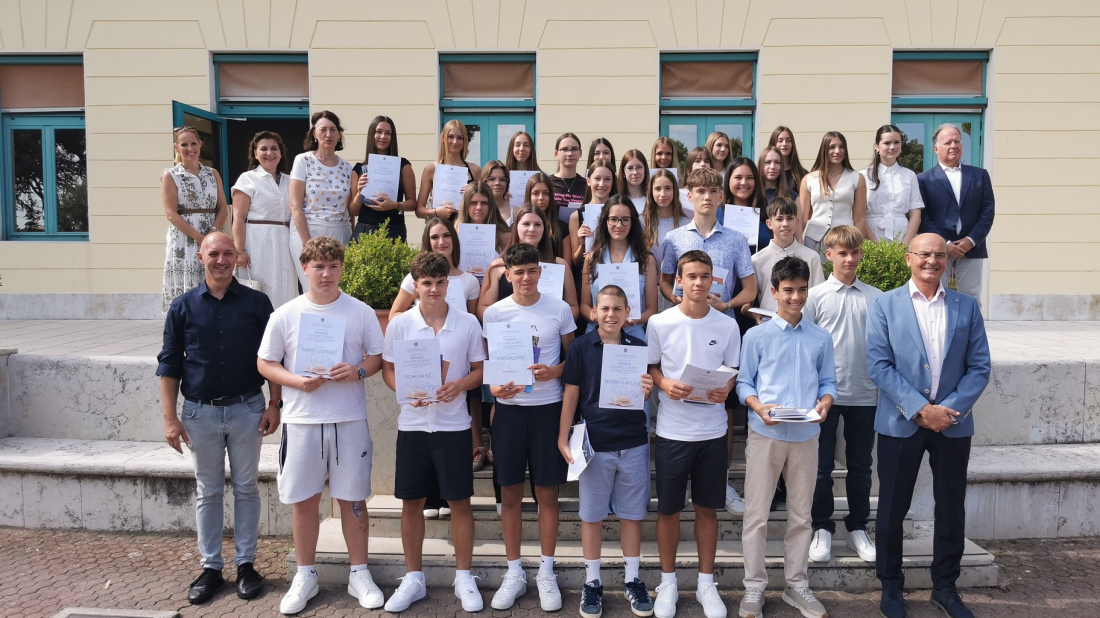 Priznanja i novčane nagrade za najuspješnije umaške osnovnoškolce