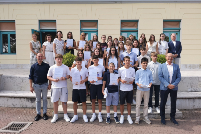 Priznanja i novčane nagrade za najuspješnije umaške osnovnoškolce