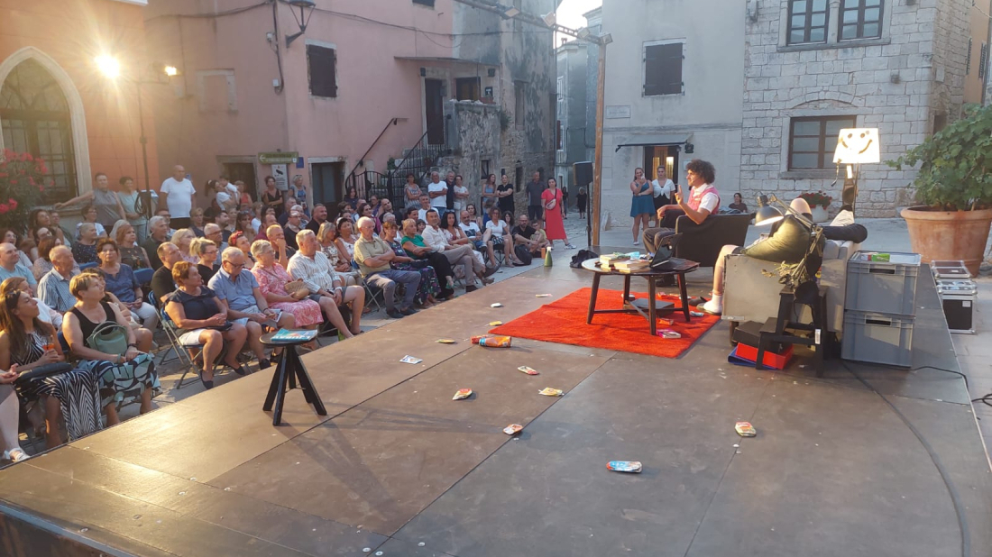 Ovacije za predstavu o ChatGPT-ju: Bembo Fest ponovno oduševio publiku u Balama