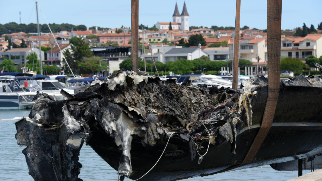 Vatra noćas progutala plovilo kod Pomera