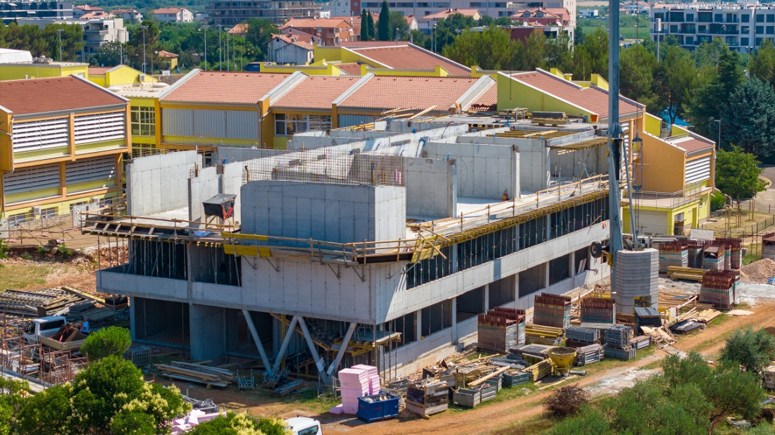 FOTO: U Umagu niče nova škola vrijedna gotovo 7 milijuna eura, radovi u punom jeku