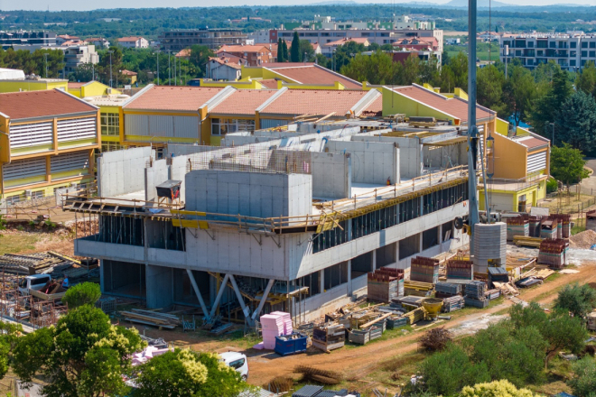 FOTO: U Umagu niče nova škola vrijedna gotovo 7 milijuna eura, radovi u punom jeku
