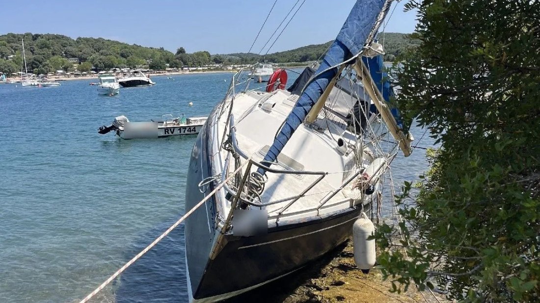 Tko će ukloniti nasukanu jedrilicu kod Rovinja?