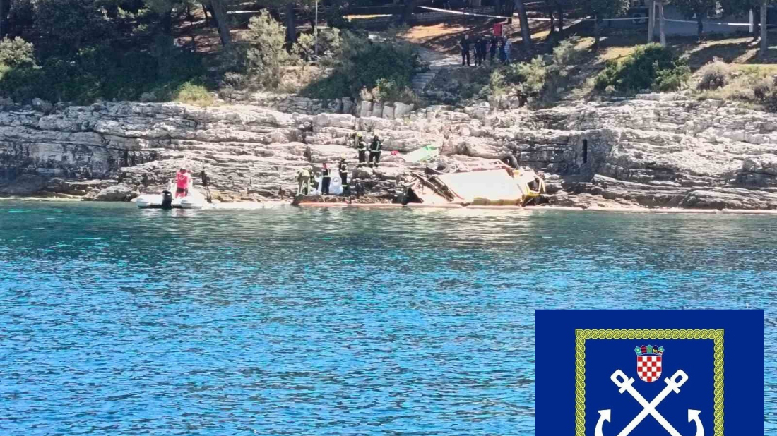 Ministarstvo: U moru su komunalni otpad i gorivo, traje sanacija nakon pada kamiona