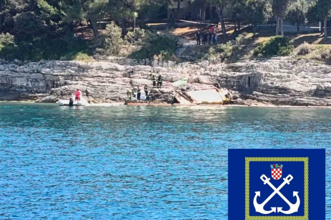 Ministarstvo: U moru su komunalni otpad i gorivo, traje sanacija nakon pada kamiona