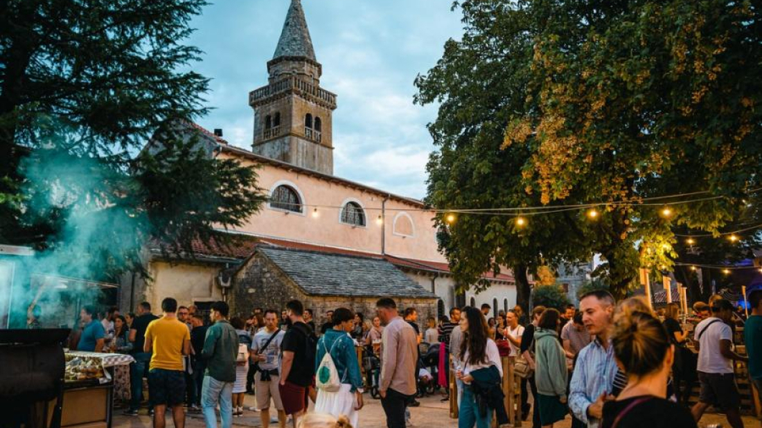 Žminj postaje središte ljubitelja craft piva: Više od 30 vrsta piva i koncert grupe Vatra