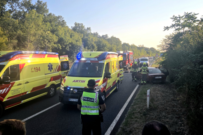 Dvije osobe ozlijeđene u prevrtanju automobila između Rovinja i Rovinjskog Sela, cesta zatvorena