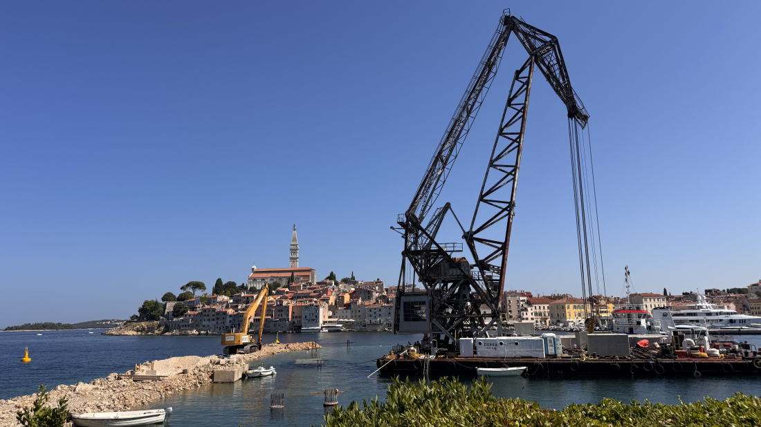Betonski blokovi postaju kičma novog lukobrana! Miletić: 'Rovinj dobiva sigurniju luku'