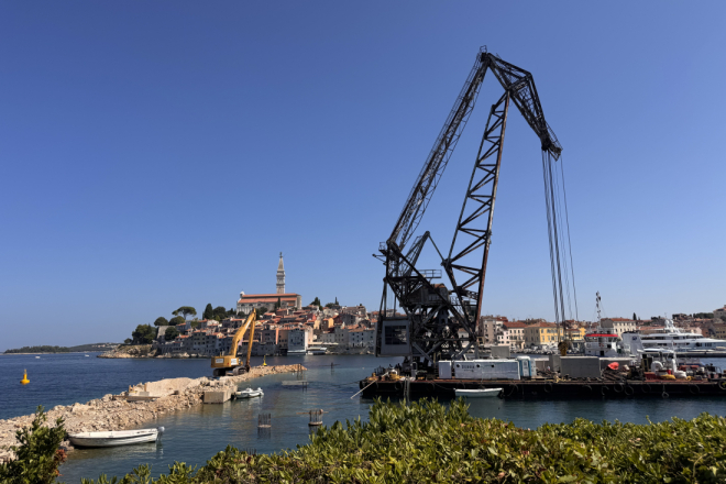 Betonski blokovi postaju kičma novog lukobrana! Miletić: 'Rovinj dobiva sigurniju luku'