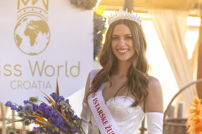 Pulska srednjoškolka Matea Krt nova je Miss Istarske županije