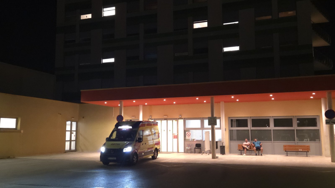 Sukob u Novigradu! Nekoliko muškaraca nasrnulo na mladića, ozlijeđen čovjek koji mu je priskočio u pomoć