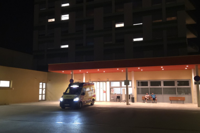 Sukob u Novigradu! Nekoliko muškaraca nasrnulo na mladića, ozlijeđen čovjek koji mu je priskočio u pomoć