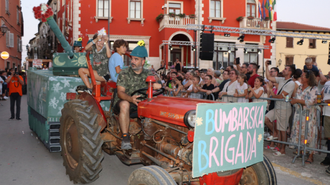 Trka na tovarima, alegorijska kola i Dražen Zečić za kraj: Ne propustite 58. Bumbarsku feštu u Vodnjanu!