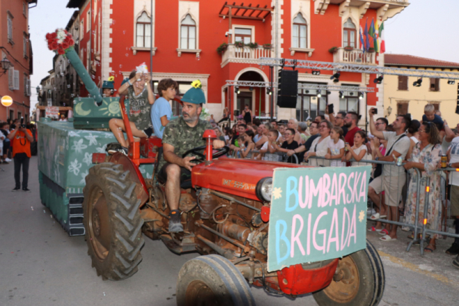 Trka na tovarima, alegorijska kola i Dražen Zečić za kraj: Ne propustite 58. Bumbarsku feštu u Vodnjanu!