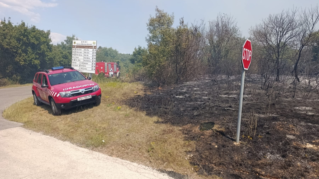 FOTO: U selu Orihi vatra stigla gotovo do kuća