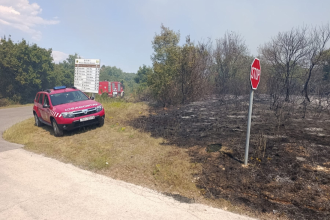 FOTO: U selu Orihi vatra stigla gotovo kuća