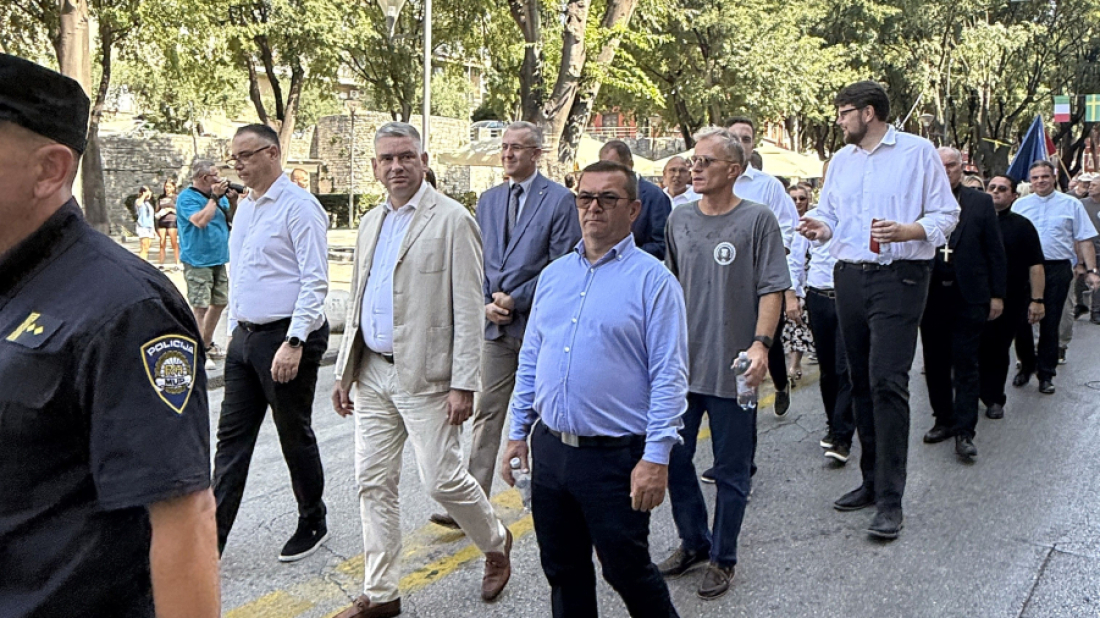 FOTO: Više od tisuću branitelja u Puli odalo počast Oluji i hrvatskim braniteljima