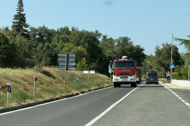Bacila smeće i neugašeni žar pa izazvala požar u Puli: 80-godišnjakinju čekaju prijave