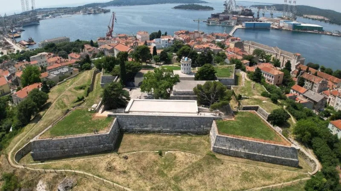 Talijan pao sa zida pulske tvrđave Kaštel, teško je ozlijeđen!