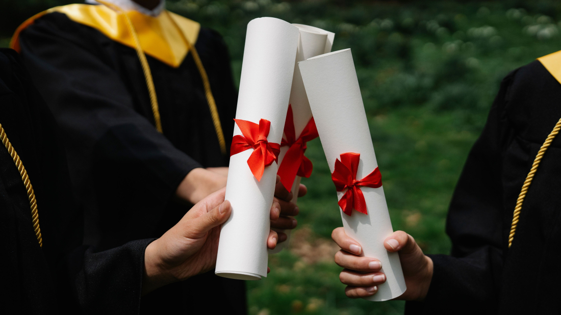 Žene uvjerljivo brojnije među diplomantima u EU, ali u jednom području muškarci dominiraju