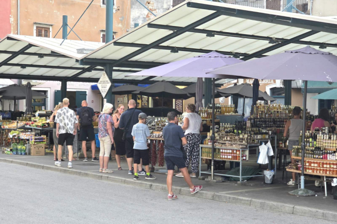 Nova statistika otkriva stvarnu sliku plaća u Hrvatskoj: Čak trećina zaposlenih prima do 1.085 eura