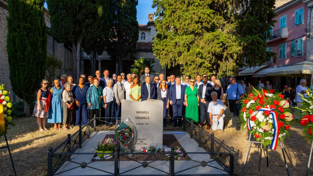 80 godina od tragedije na Vargaroli: Pula odala počast žrtvama, njihova imena sada trajno upisana u spomenik