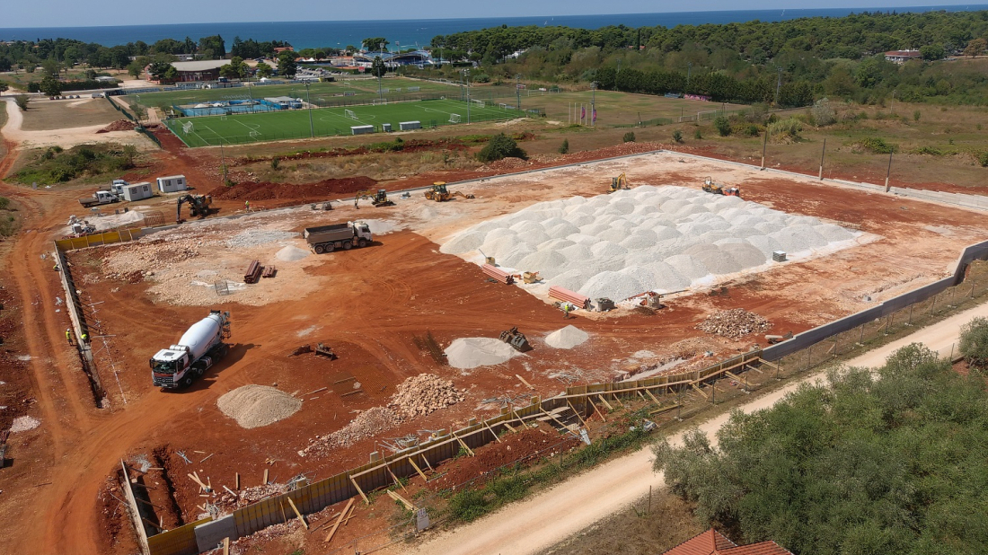 FOTO: U Stella Marisu niče veliki nogometni kampus: Umag dobiva FIFA teren vrijedan 1,6 milijuna eura