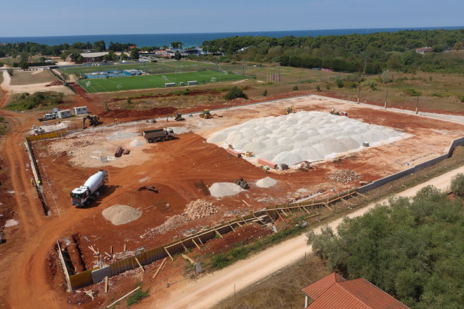FOTO: U Stella Marisu niče veliki nogometni kampus: Umag dobiva FIFA teren vrijedan 1,6 milijuna eura