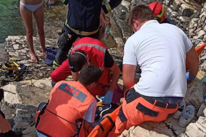 Dva skoka, dvoje ozlijeđenih na Kamenjaku: Mladi Nijemac teško stradao, Talijanka završila u bolnici